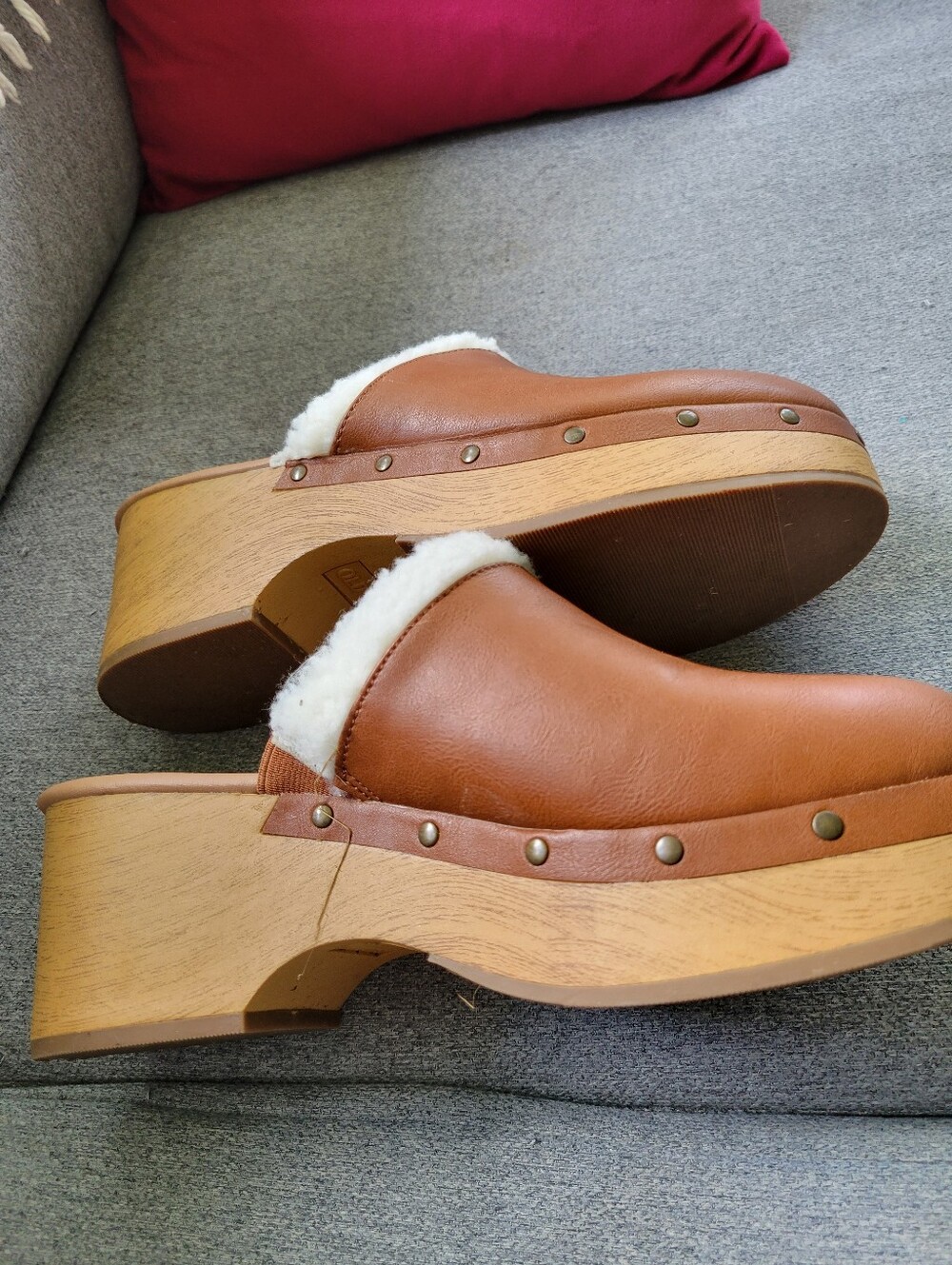 Old Navy Clogs Tan NWOT Size 9 - Picture 5 of 10
